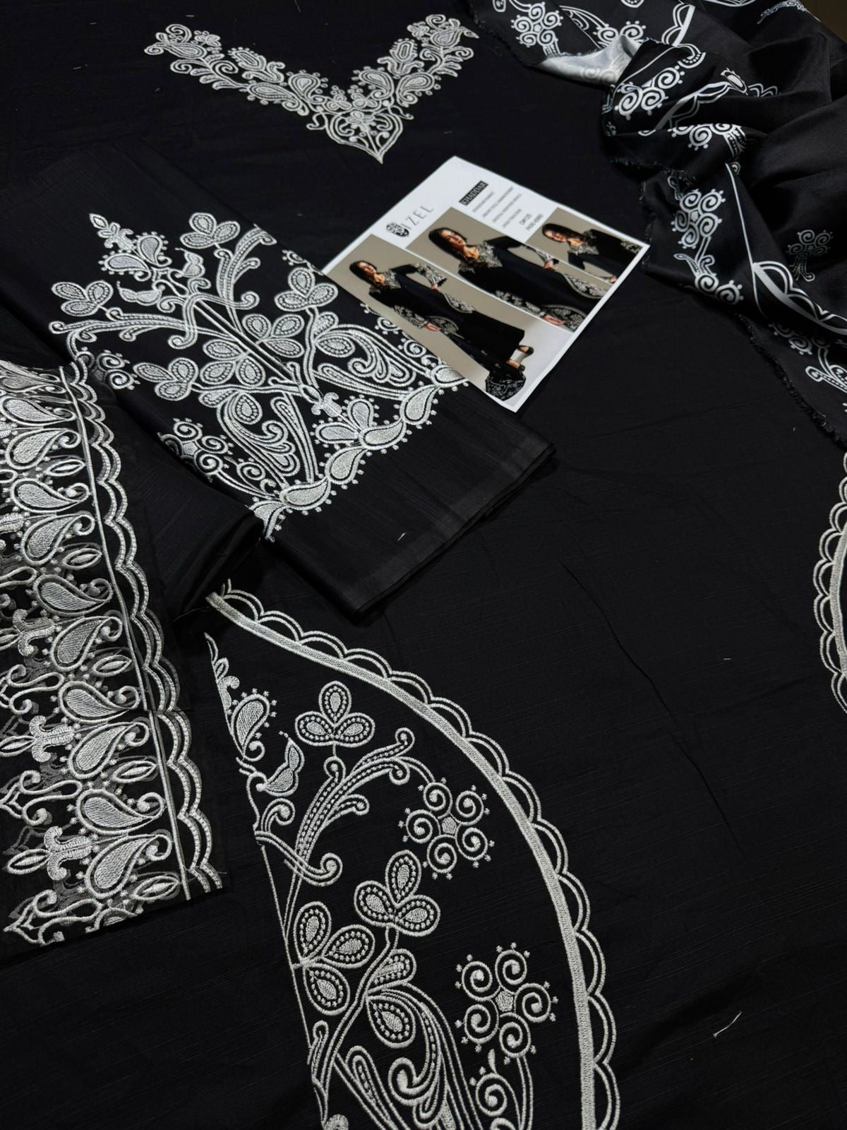 IZEL KHADAR UNSTITCHED EMBROIDERD 3pc
